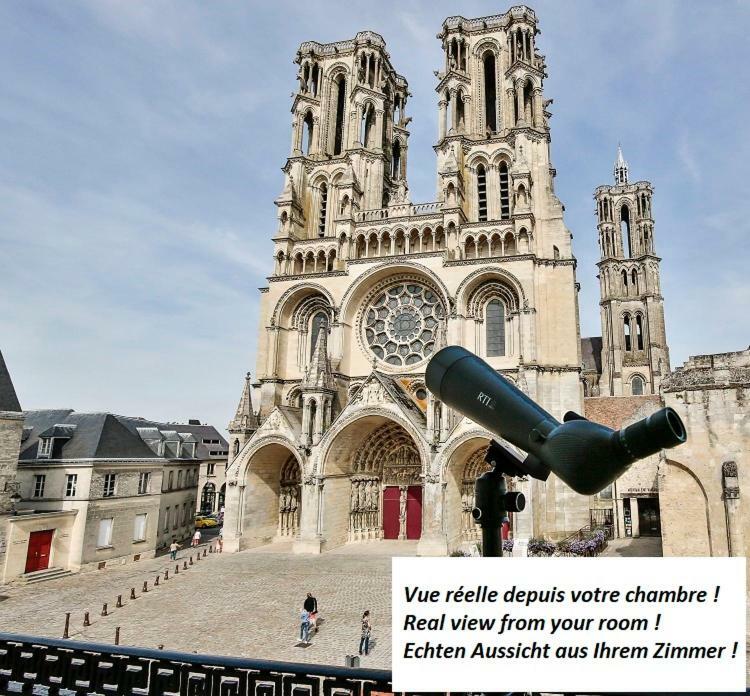 مبيت وإفطار لووْ Logis Du Parvis ***Face Cathedrale/In Front Of The Cathedral*** المظهر الخارجي الصورة